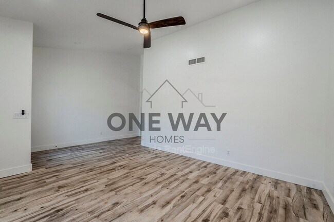 Building Photo - 760 N Swan Dr