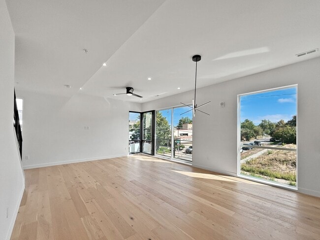 Building Photo - $0 DEPOSIT OPTION. BRAND NEW 4 BED 3 BATH HOME WITH ROOFTOP DECK IN BERKELEY