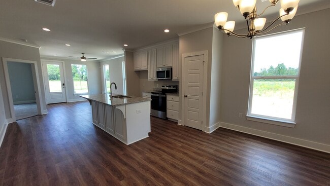 Building Photo - In the heart of Zachary!
