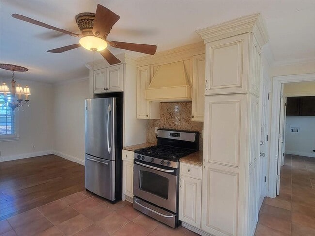 Building Photo - 3740 Clubland Dr