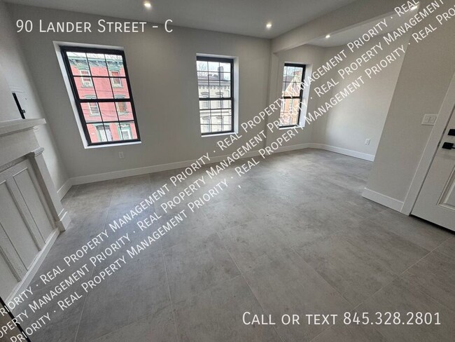 Building Photo - 90 Lander St