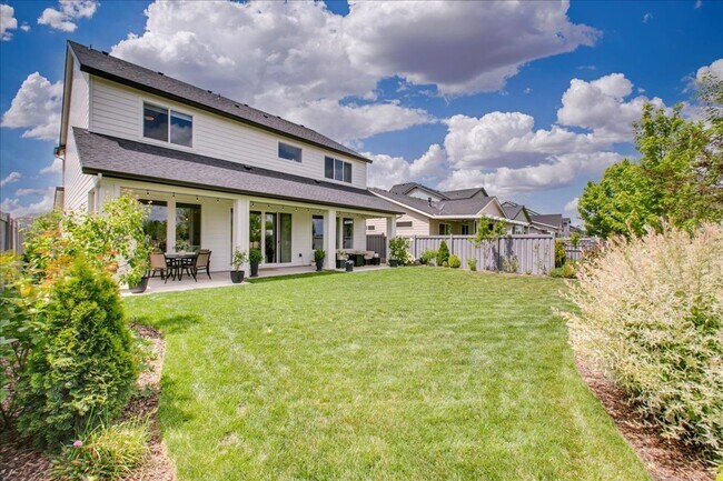 Building Photo - Beautiful 4 Bedroom Home - Nampa