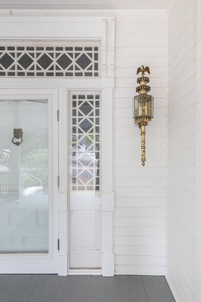 Building Photo - RESIDENTIAL/COMMERCIAL RENTAL - Charming h...
