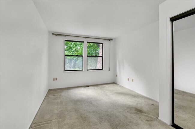 Building Photo - 3Bd/2Ba Issaquah Condo