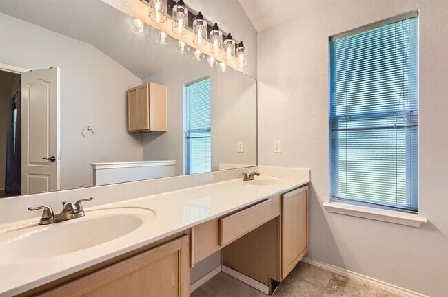 Building Photo - 3706 Haleys Way
