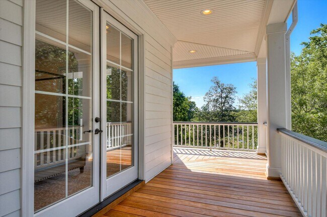 Building Photo - 501 John Fox's Run