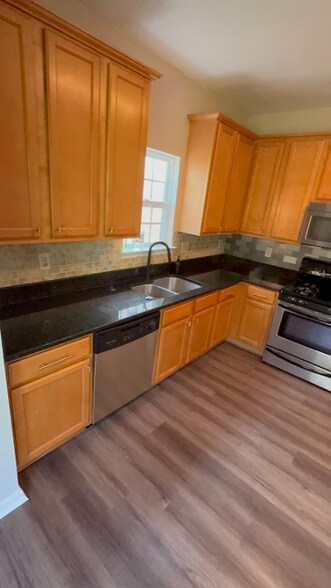 Building Photo - 3080 Landington Dr