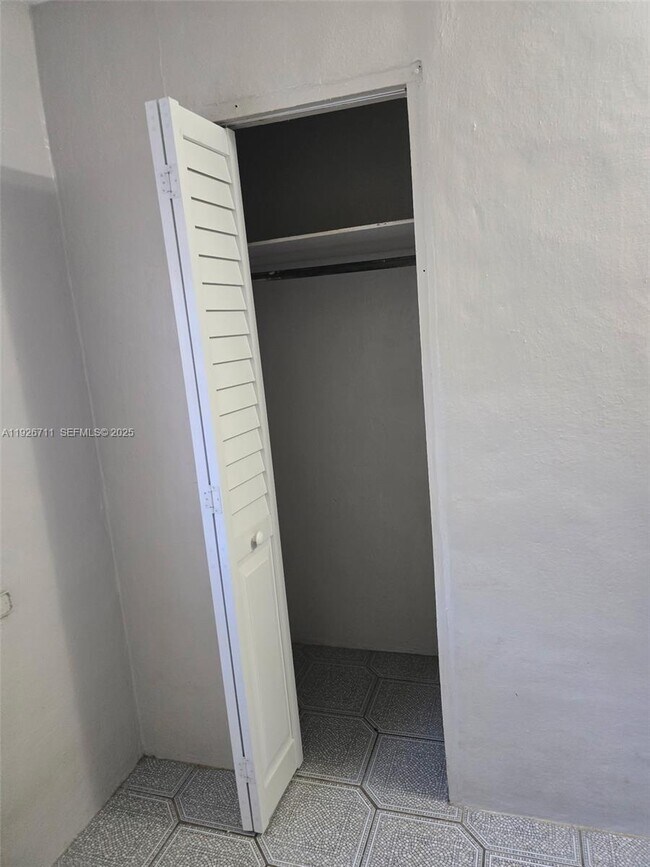 Building Photo - 914 NW 15th St