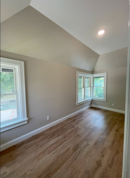 Building Photo - 72 Hungerford Terrace