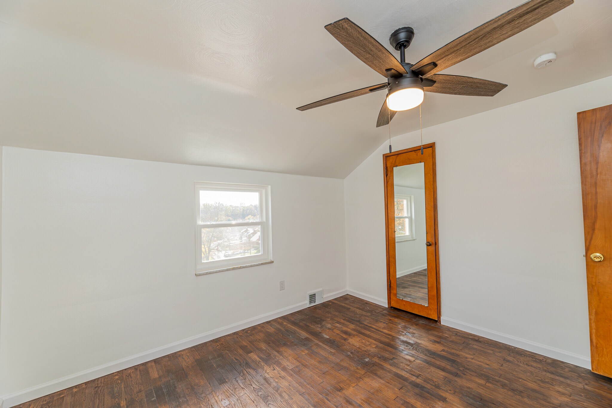 Building Photo - 3203 Hebron Dr