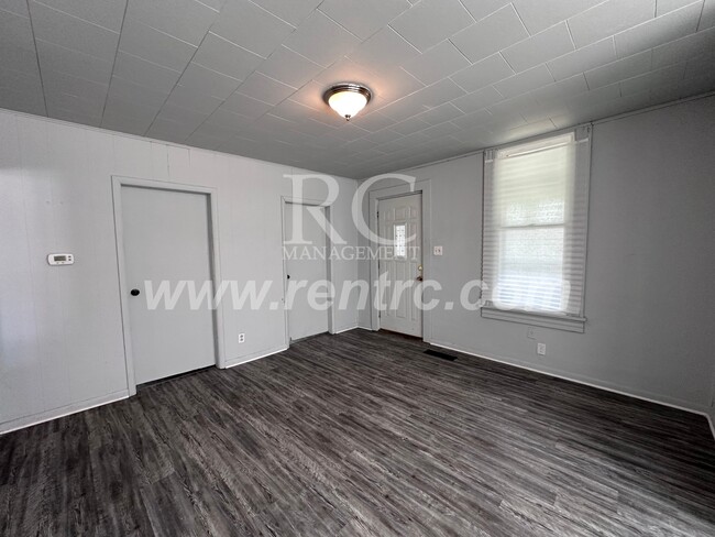 Building Photo - 905 Jackson-N