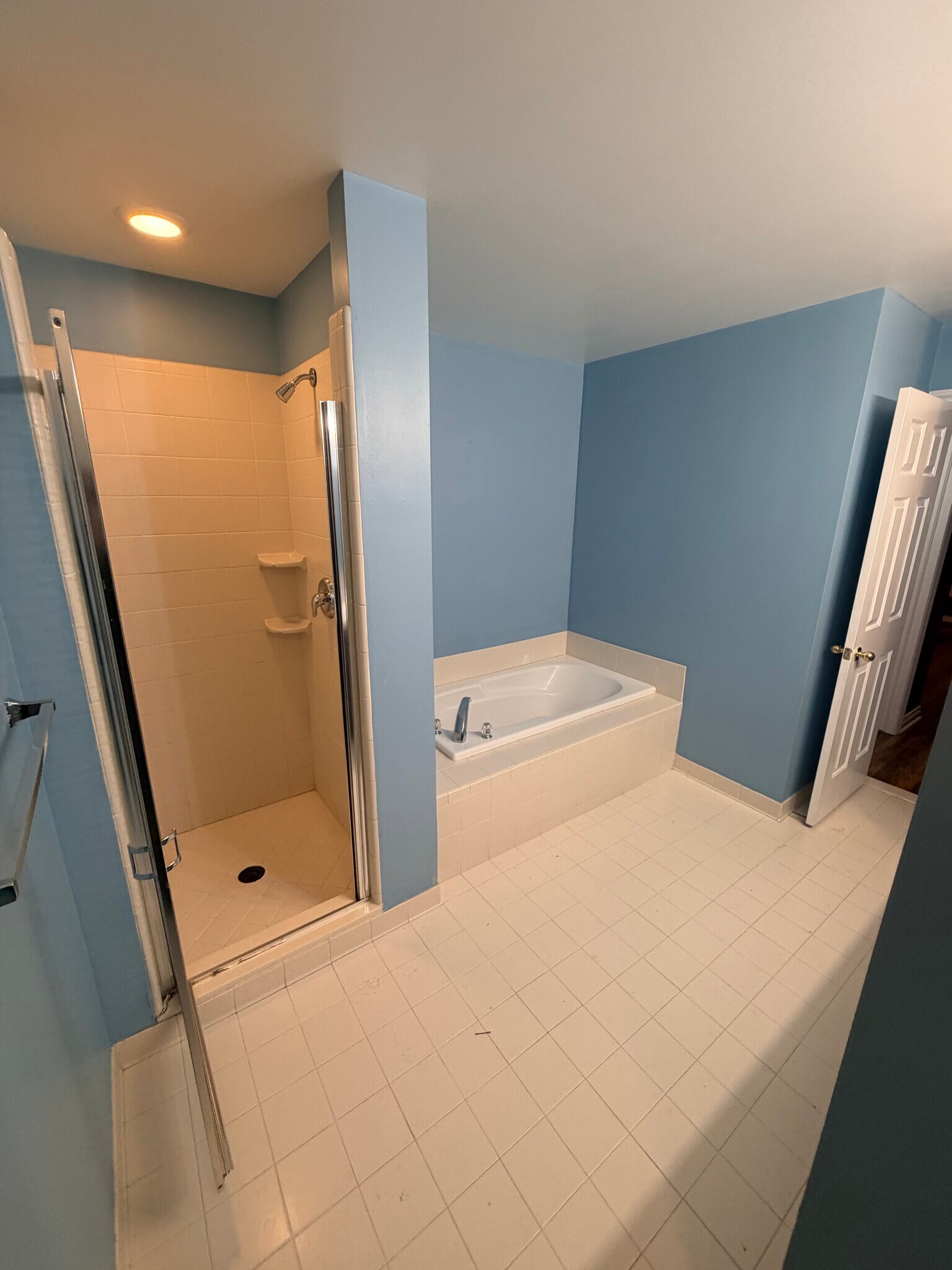 Building Photo - 5647 Hampshire Ln