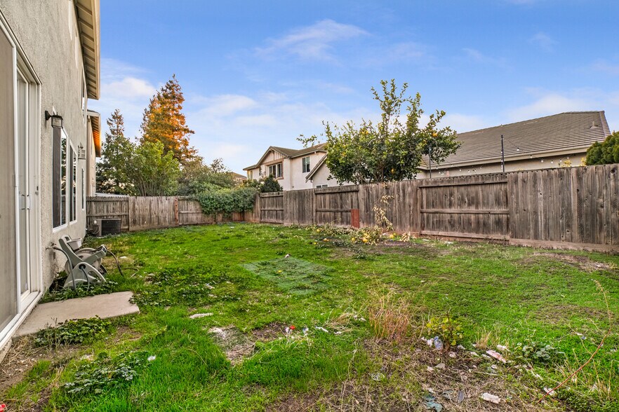 Building Photo - 10849 Brookfield Ave