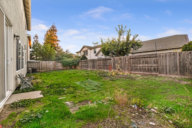 Building Photo - 10849 Brookfield Ave