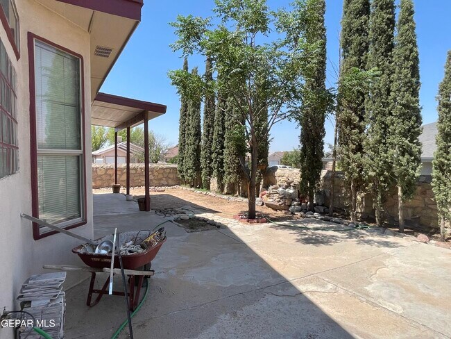 Building Photo - 3701 Trina Pl