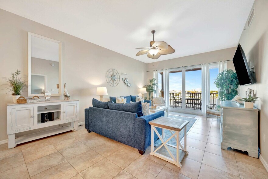 Building Photo - 530 S Gulfview Blvd