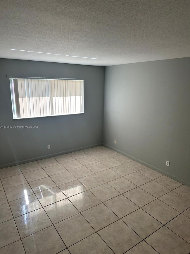 Building Photo - 2812 NW 55th Ave