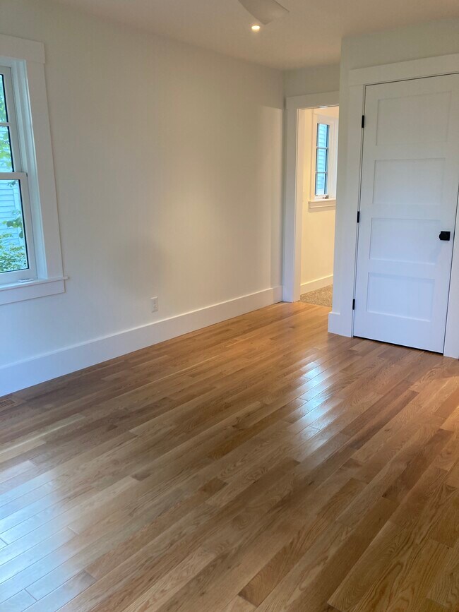 Bedroom with en-suite bath - 114 Maplewood Ave