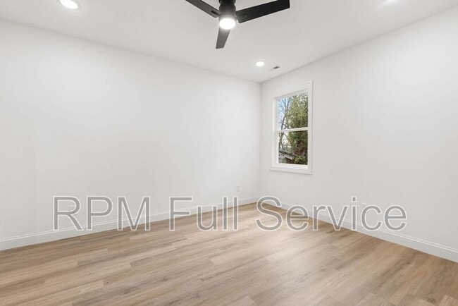 Building Photo - 2109 14th Ave N