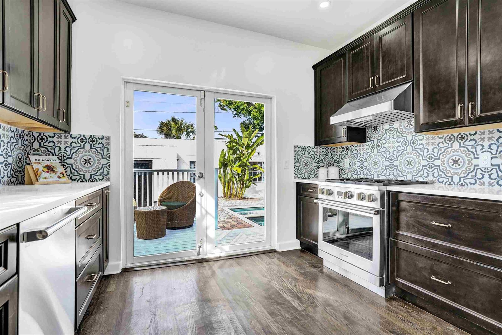 Building Photo - 435 35th St