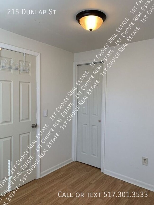 Building Photo - 215 Dunlap St