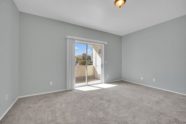 Building Photo - 5655 E Sahara Ave