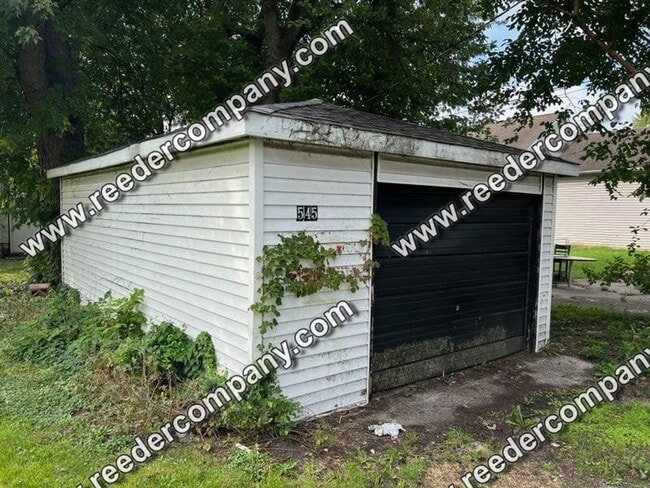 Building Photo - Updated cozy 2 bedroom house