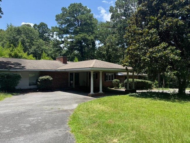 Building Photo - 121 Woodland Cir