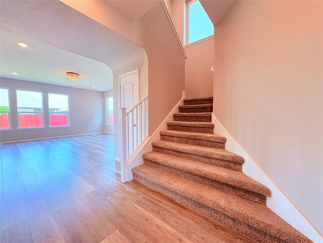 Building Photo - 301 Espresso Dr
