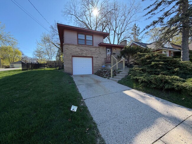 Building Photo - Charming Updated 3-Bedroom in the Heart of Alger Heights