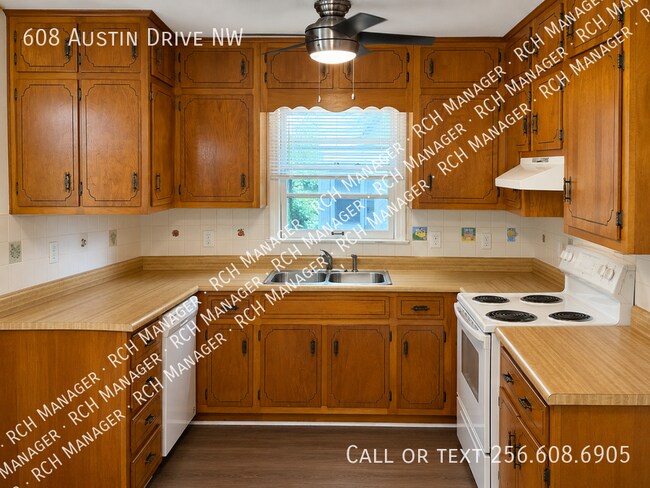 Building Photo - 608 Austin Dr NW