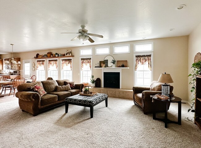Living Area - Main Floor - 2148 Candlewood Ave
