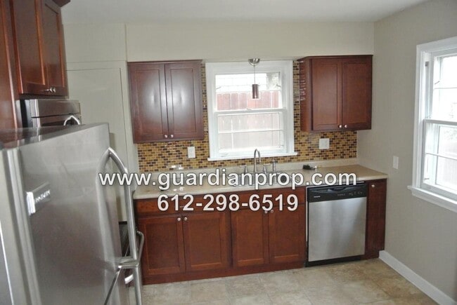 Building Photo - House in Midway Available August 1, Hardwood Floors, Updated Kitchen & Bath, Garage, Pet Friendly!