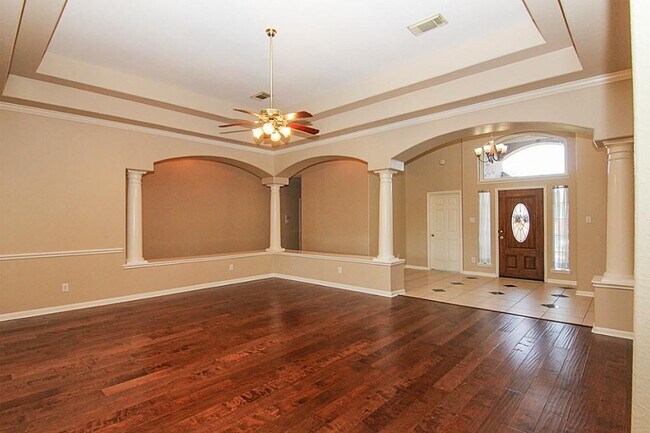 Building Photo - 2758 Laguna Pointe Dr
