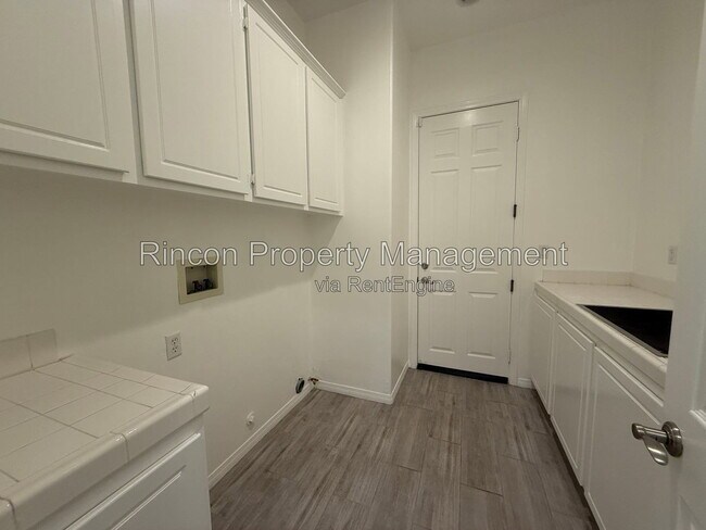 Building Photo - 605 Corte Sol