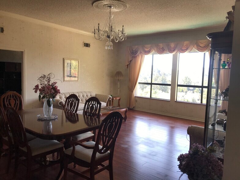 Living Room & Dining Room - 22913 Gershwin Dr