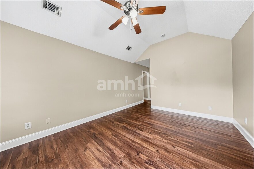 Building Photo - 738 Laurel Hill Cir