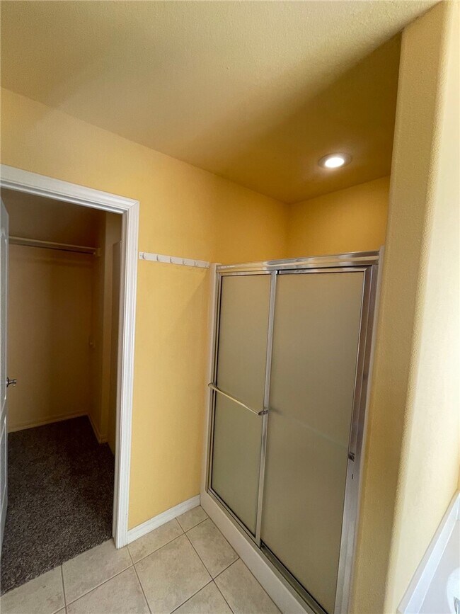 Building Photo - 143 Fox Run Cir