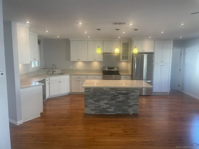 Building Photo - 4043 Mira Costa St