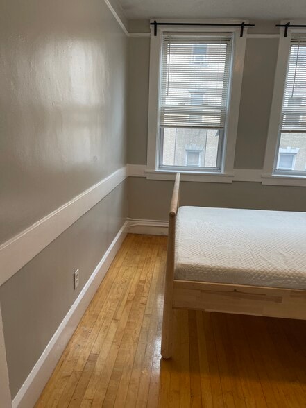 Building Photo - 161 Endicott St