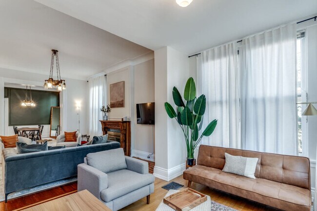 Building Photo - 351 Thrall St