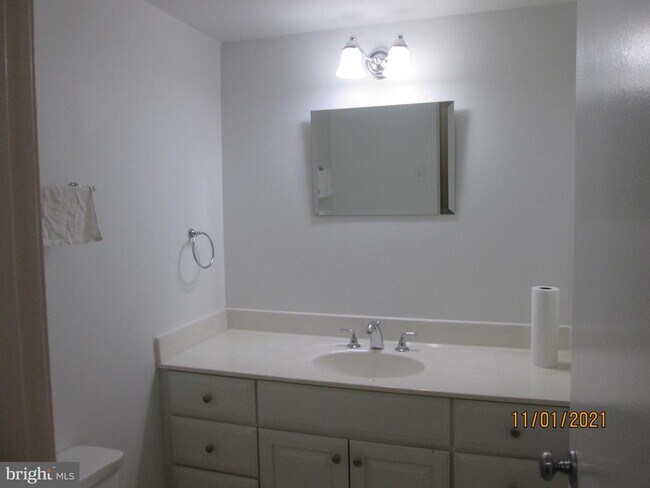 Building Photo - 203 Yoakum Pkwy