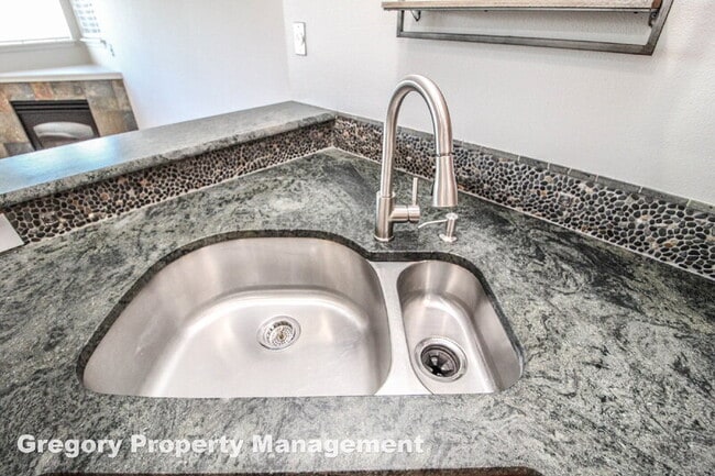 Building Photo - 11342 NE 67th St