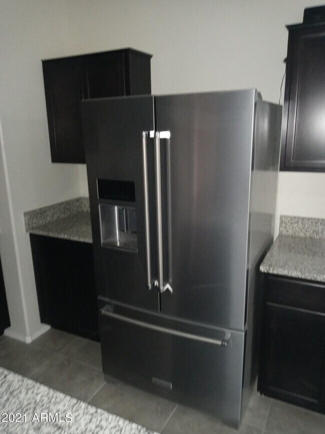 Building Photo - 31070 W Whitton Ave