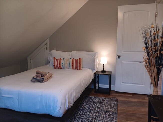 Building Photo - 20 Hawkins St