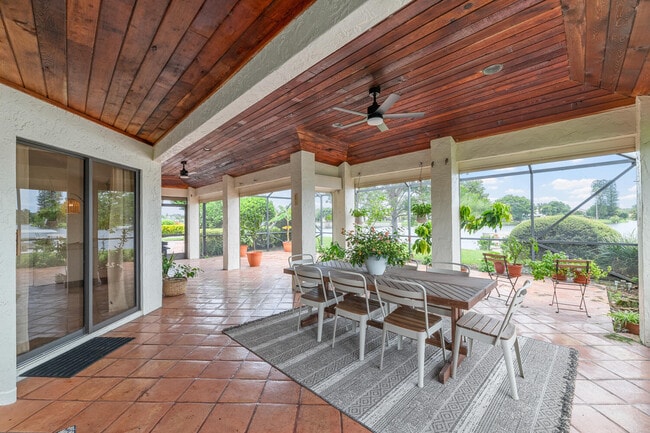 Building Photo - 12541 Shoreside Ln