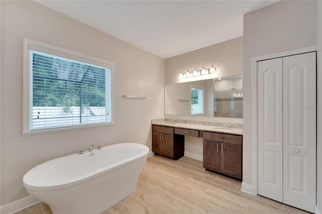 Building Photo - 3518 77 Ct E