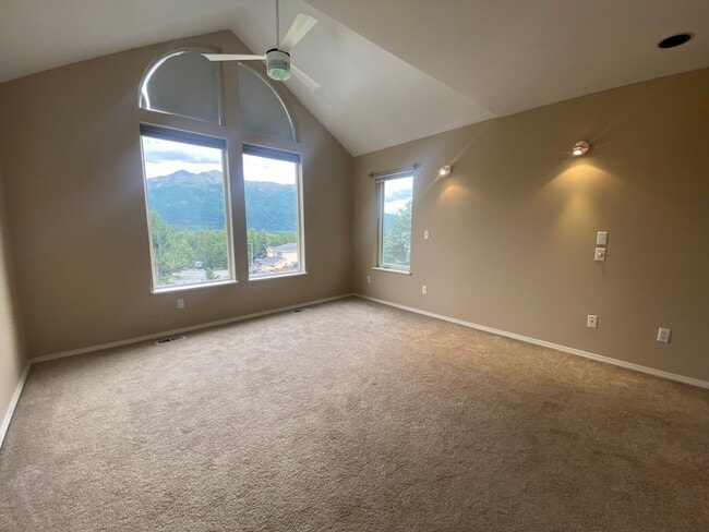 Building Photo - A gorgeous Eagle River home with views for...