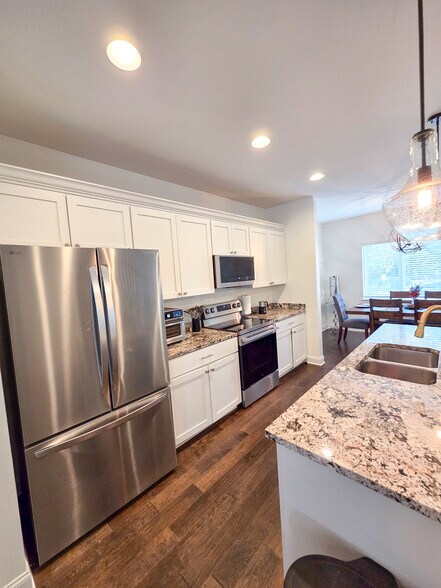 Brand new high end appliances - 3125 Saint Elmo Ave