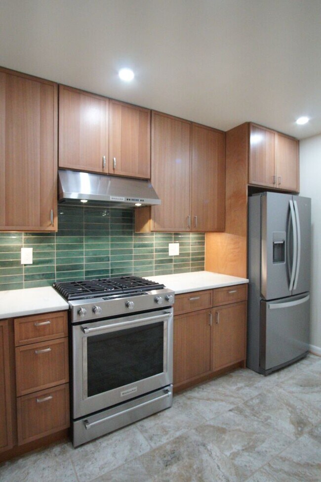 Building Photo - Stunning 2-Bed, 2-Bath Condo in Award-Winning Parkside Community!